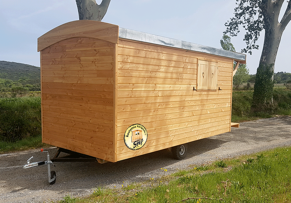 Roulotte hors d'eau hors d'air intérieur à finir soi-même avec bardage.