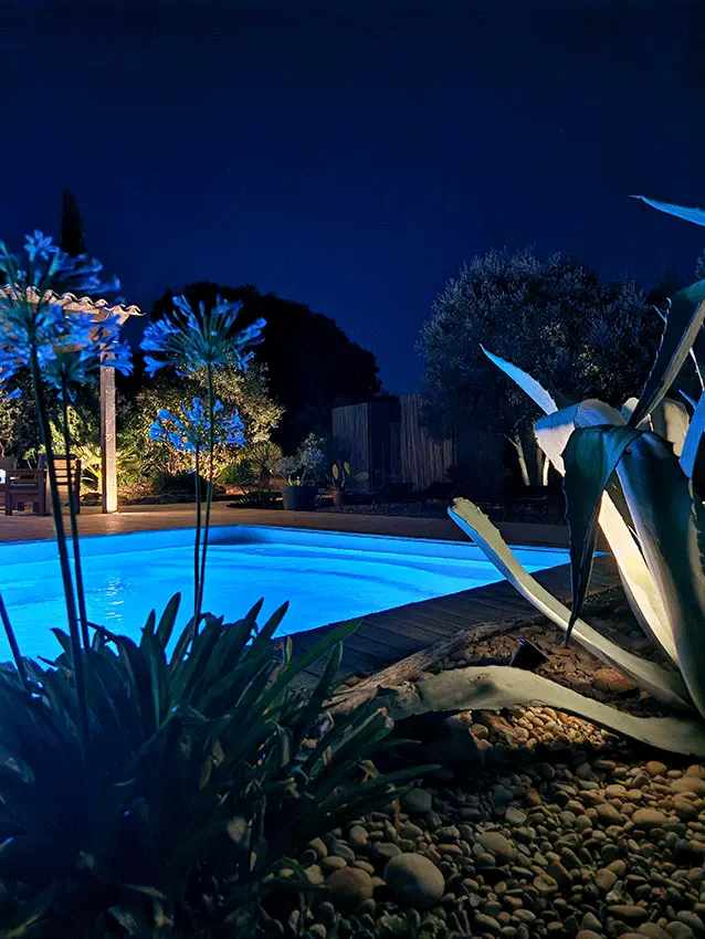 Domaine Roulottes Farigoule la piscine de nuit
