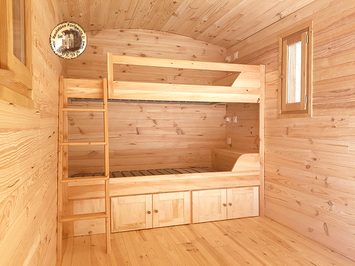 Agencement sur mesure roulotte chambre avec lits superposés 90 ou 120 cm.
