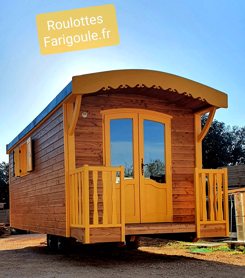 roulotte farigoule colorée jaune et bois
